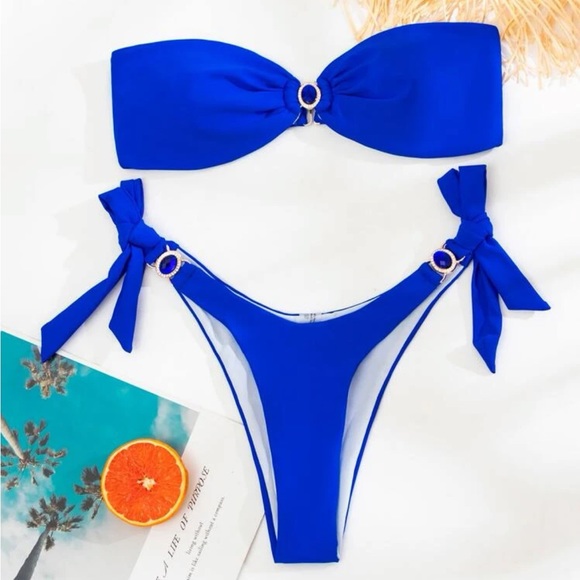 Bikini - Picture 3 of 4